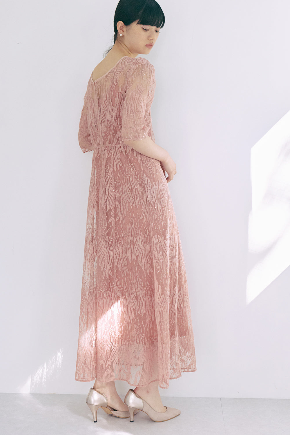 kaene スパンコールアネモネドレス / 100924 | モデル身長165cm 着用サイズ38