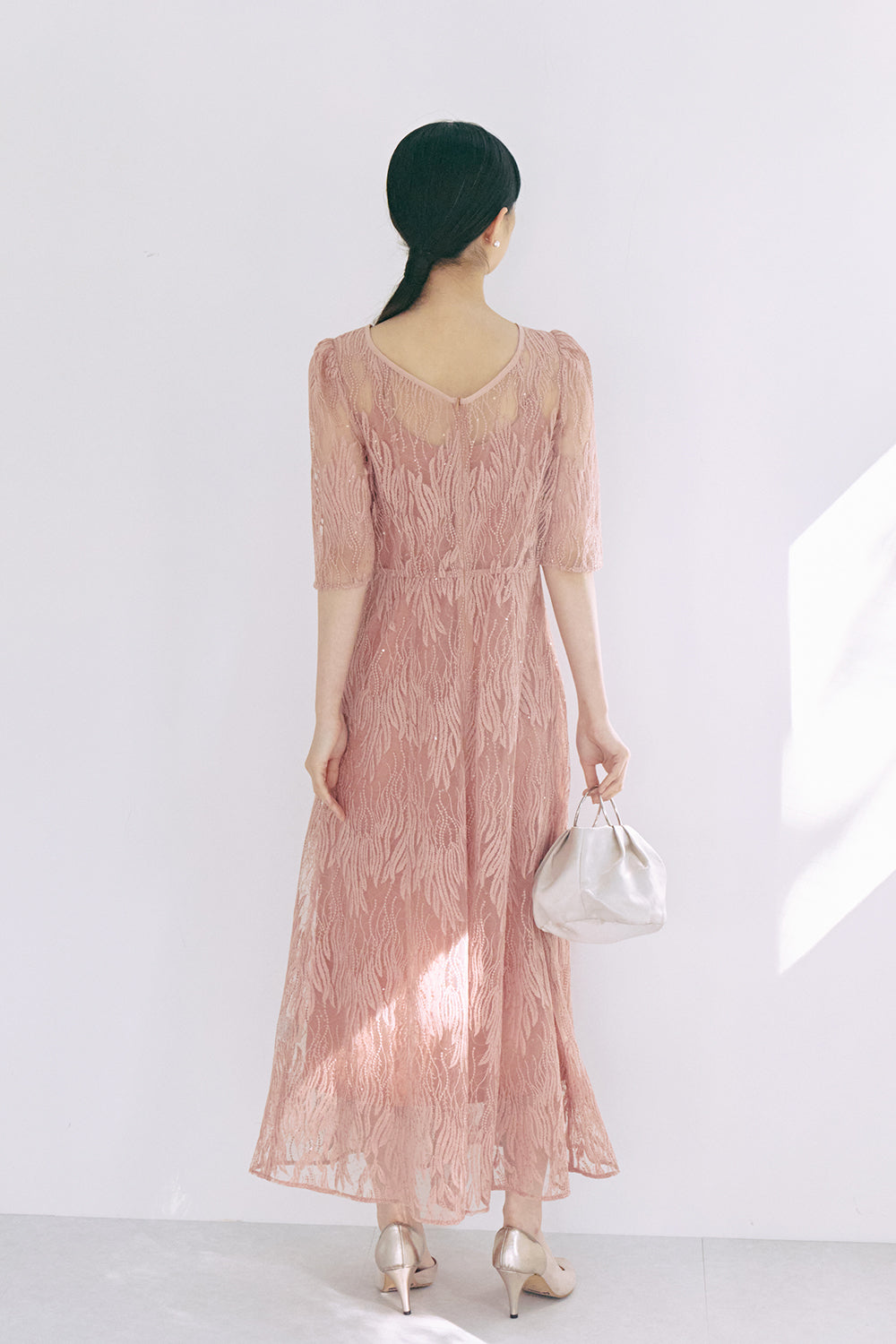 kaene スパンコールアネモネドレス / 100924 | モデル身長165cm 着用サイズ38