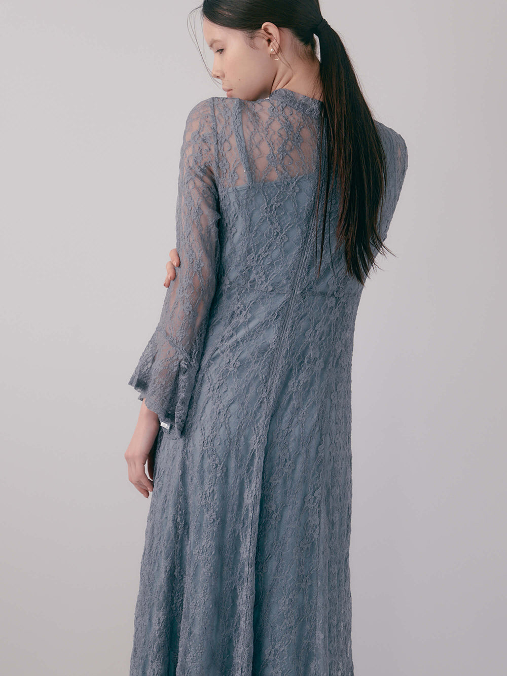 kaene リトルフラワーアシンメトリードレス / 100949 | モデル身長170cm 着用サイズ36