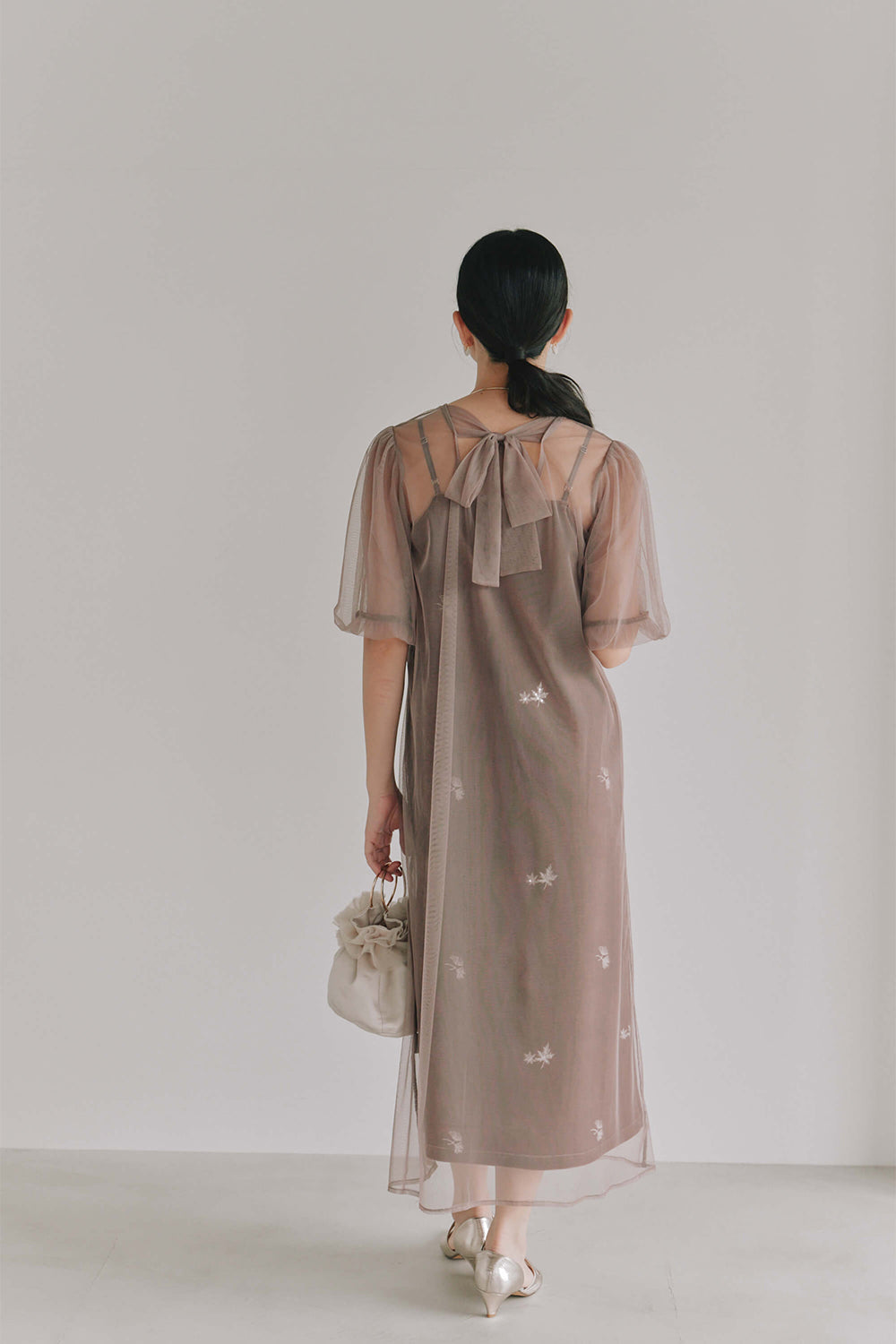 kaene 刺繍ベロアチュールドレス / 101130 | モデル身長165cm 着用サイズM