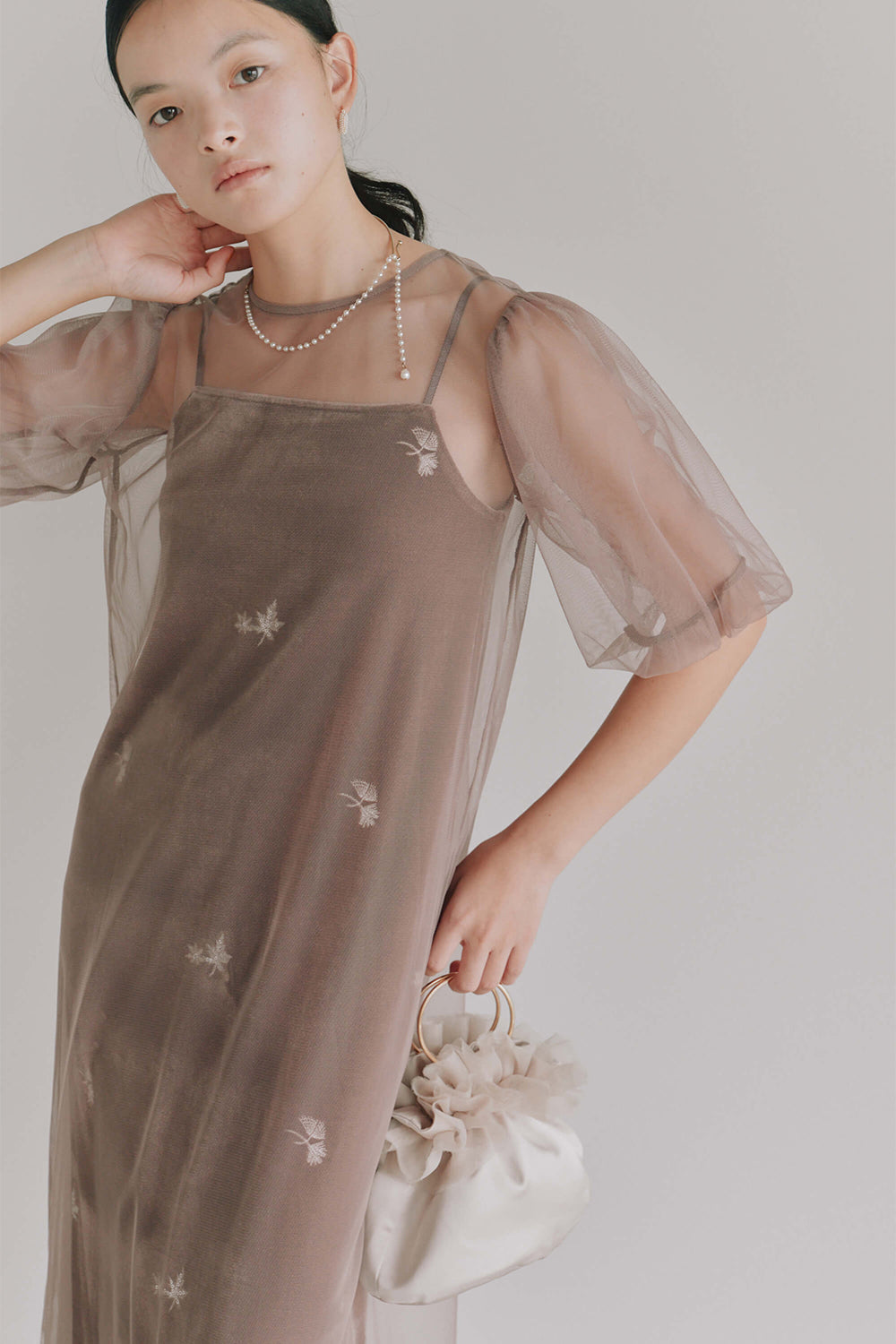 kaene 刺繍ベロアチュールドレス / 101130 | モデル身長165cm 着用サイズM