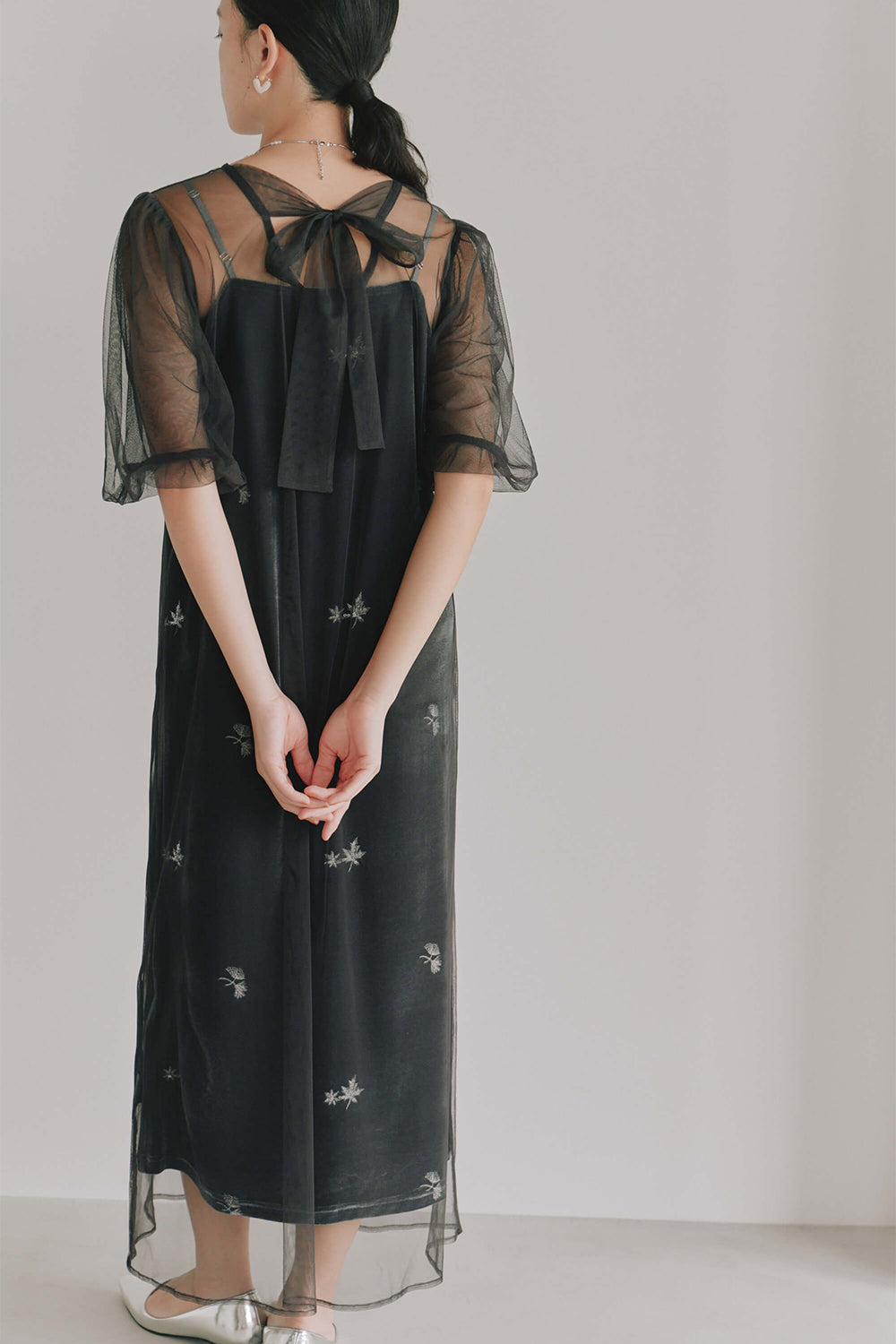 kaene 刺繍ベロアチュールドレス / 101130 | モデル身長165cm 着用サイズM ※bluegray着用