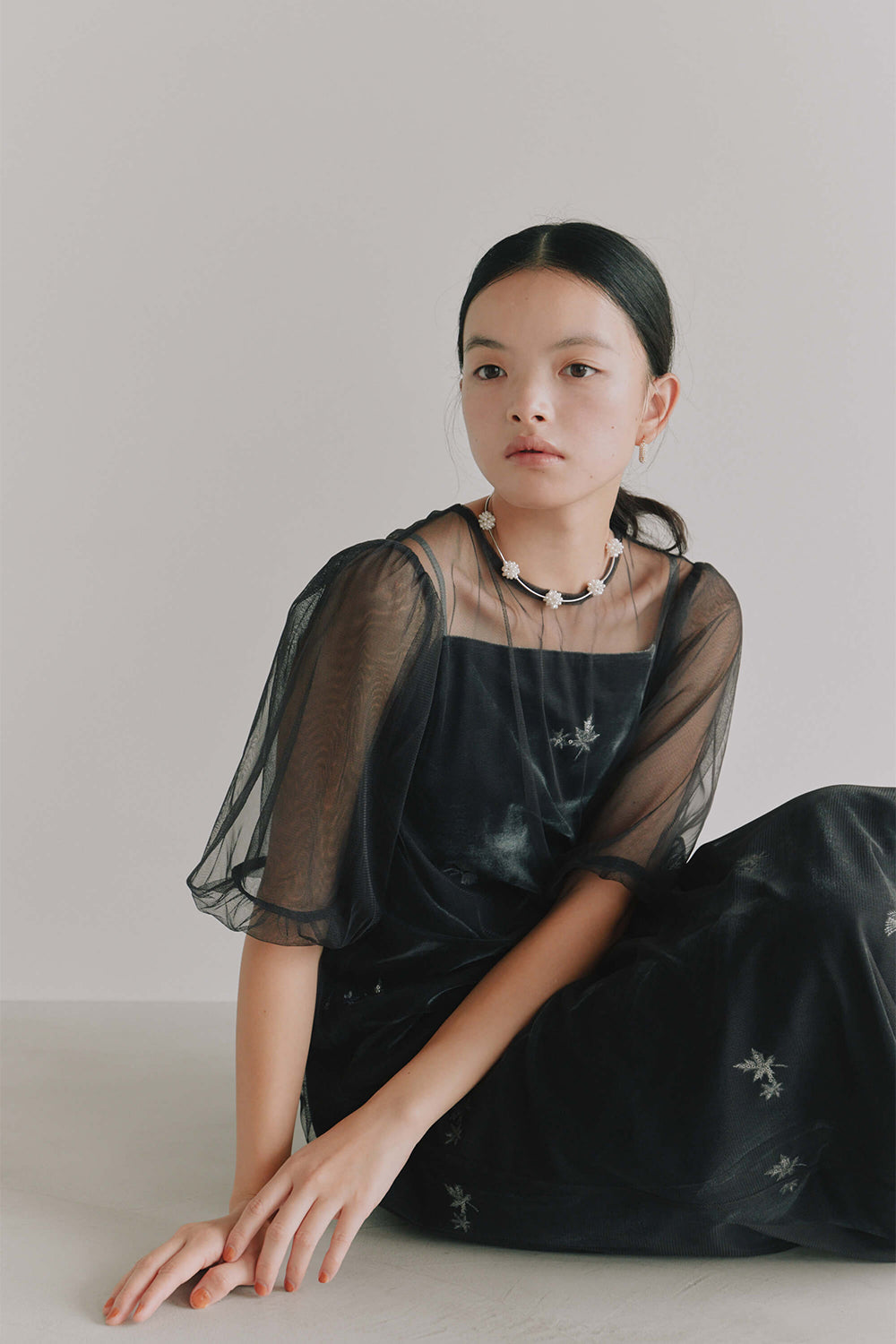 kaene 刺繍ベロアチュールドレス / 101130 | モデル身長165cm 着用サイズM ※bluegray着用