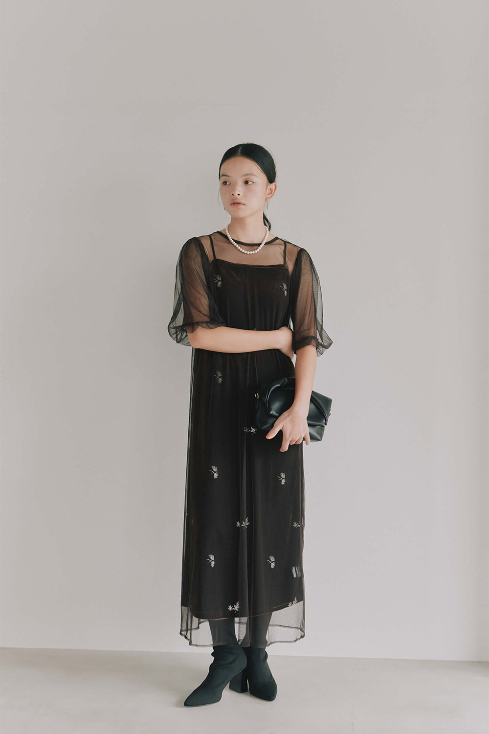 kaene 刺繍ベロアチュールドレス / 101130 | モデル身長165cm 着用サイズM ※darkbrown着用