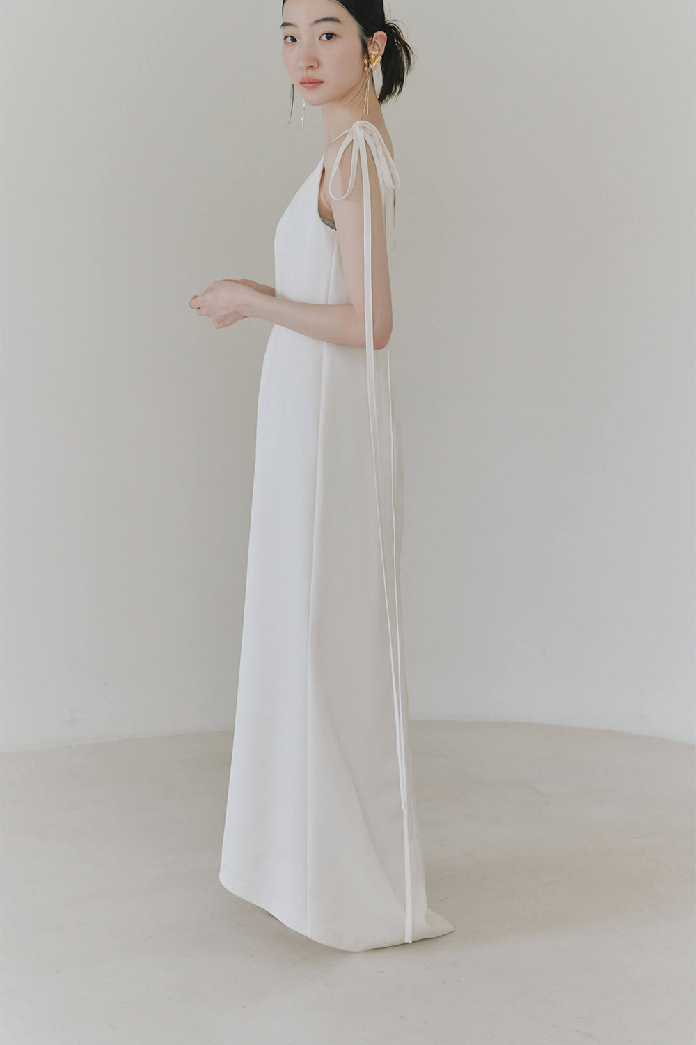 kaene サテンリボンドレス / 100855 | モデル身長164cm 着用サイズ36