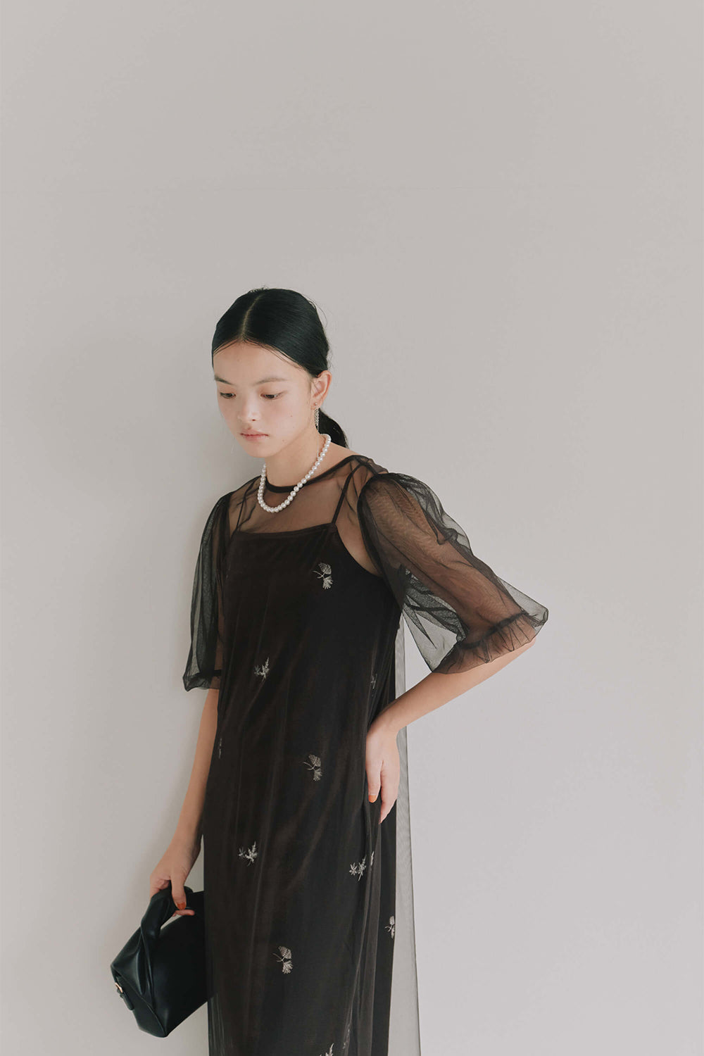 kaene 刺繍ベロアチュールドレス / 101130 | モデル身長165cm 着用サイズM ※darkbrown着用