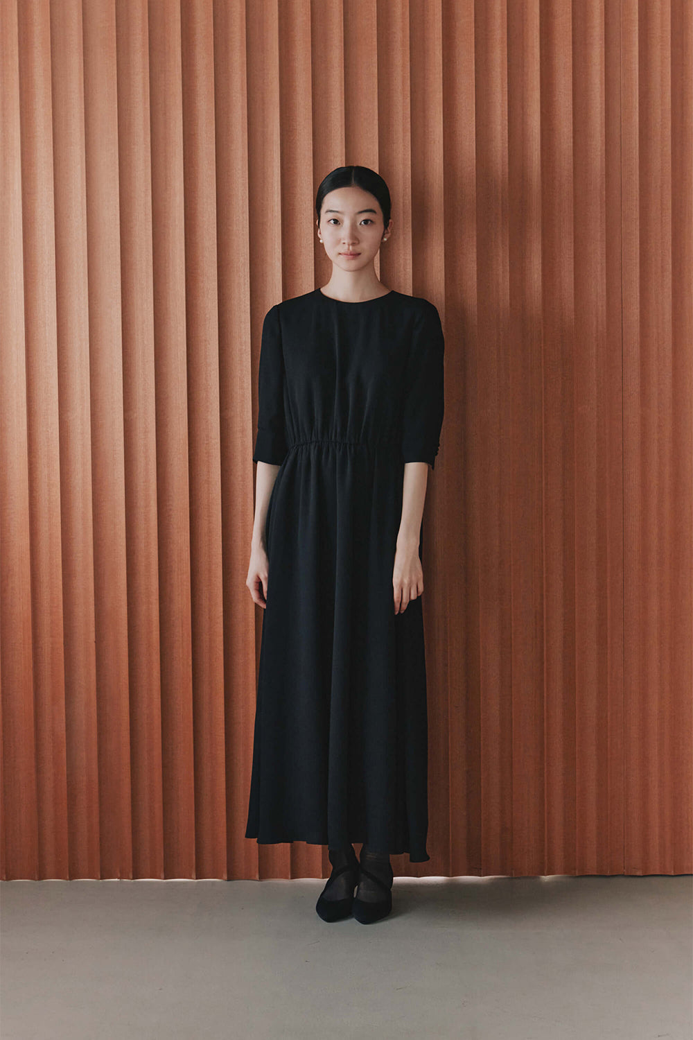 kaene ライトシフォンミドルスリーブワンピース / 101126 | モデル身長164cm 着用サイズM