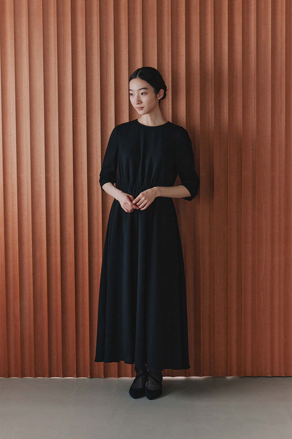 kaene ライトシフォンミドルスリーブワンピース / 101126 | モデル身長164cm 着用サイズM