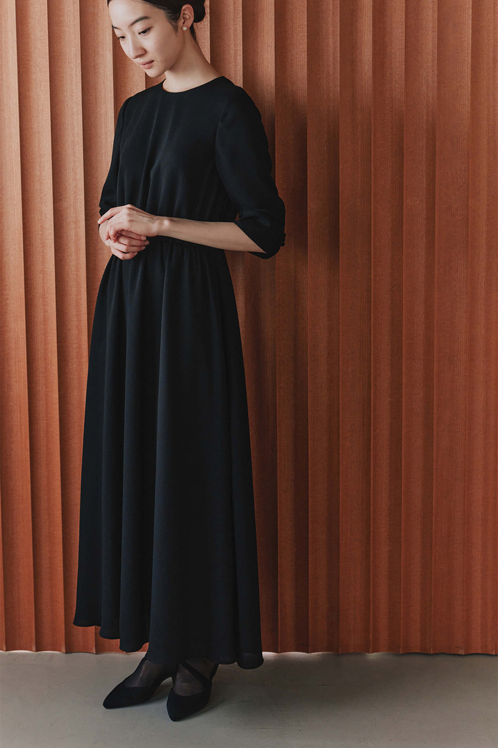 kaene ライトシフォンミドルスリーブワンピース / 101126 | モデル身長164cm 着用サイズM