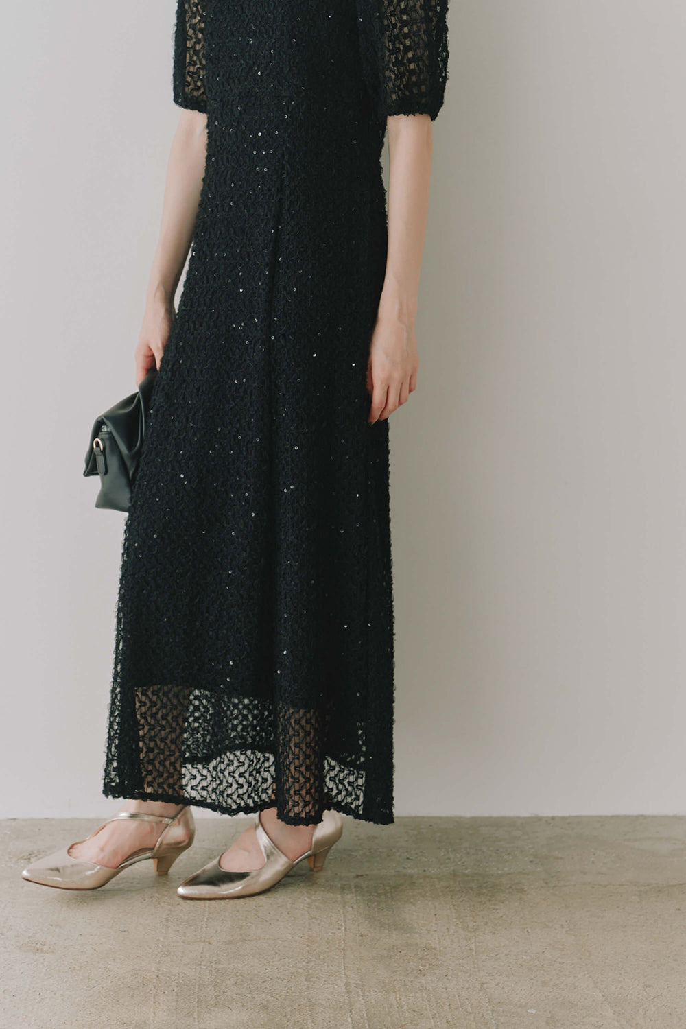 kaene スパンコールレースドレス / 101006 | モデル身長164cm 着用サイズS(36)