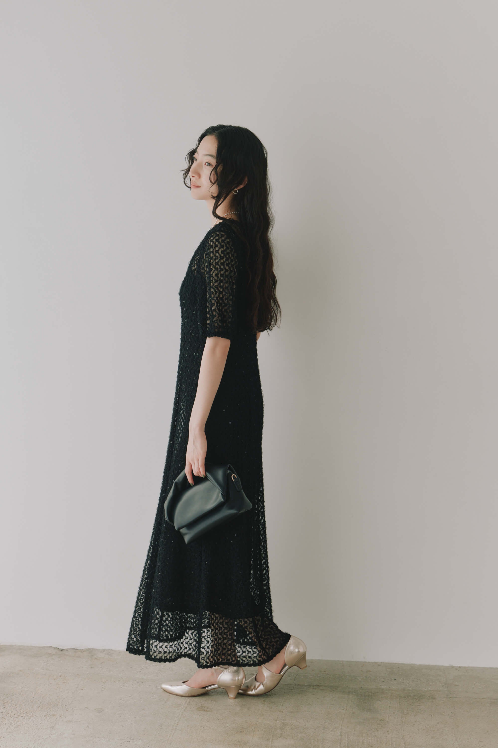 kaene スパンコールレースドレス / 101006 | モデル身長164cm 着用サイズS(36)