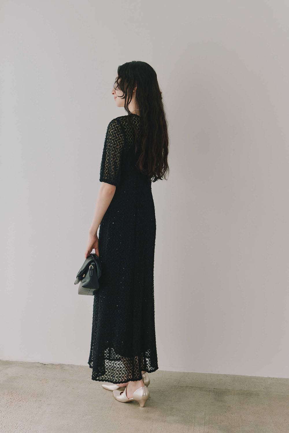 kaene スパンコールレースドレス / 101006 | モデル身長164cm 着用サイズS(36)