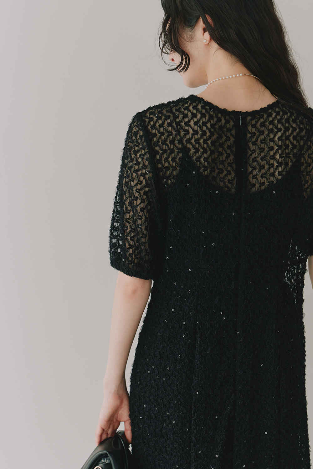 kaene スパンコールレースドレス / 101006 | モデル身長164cm 着用サイズS(36)