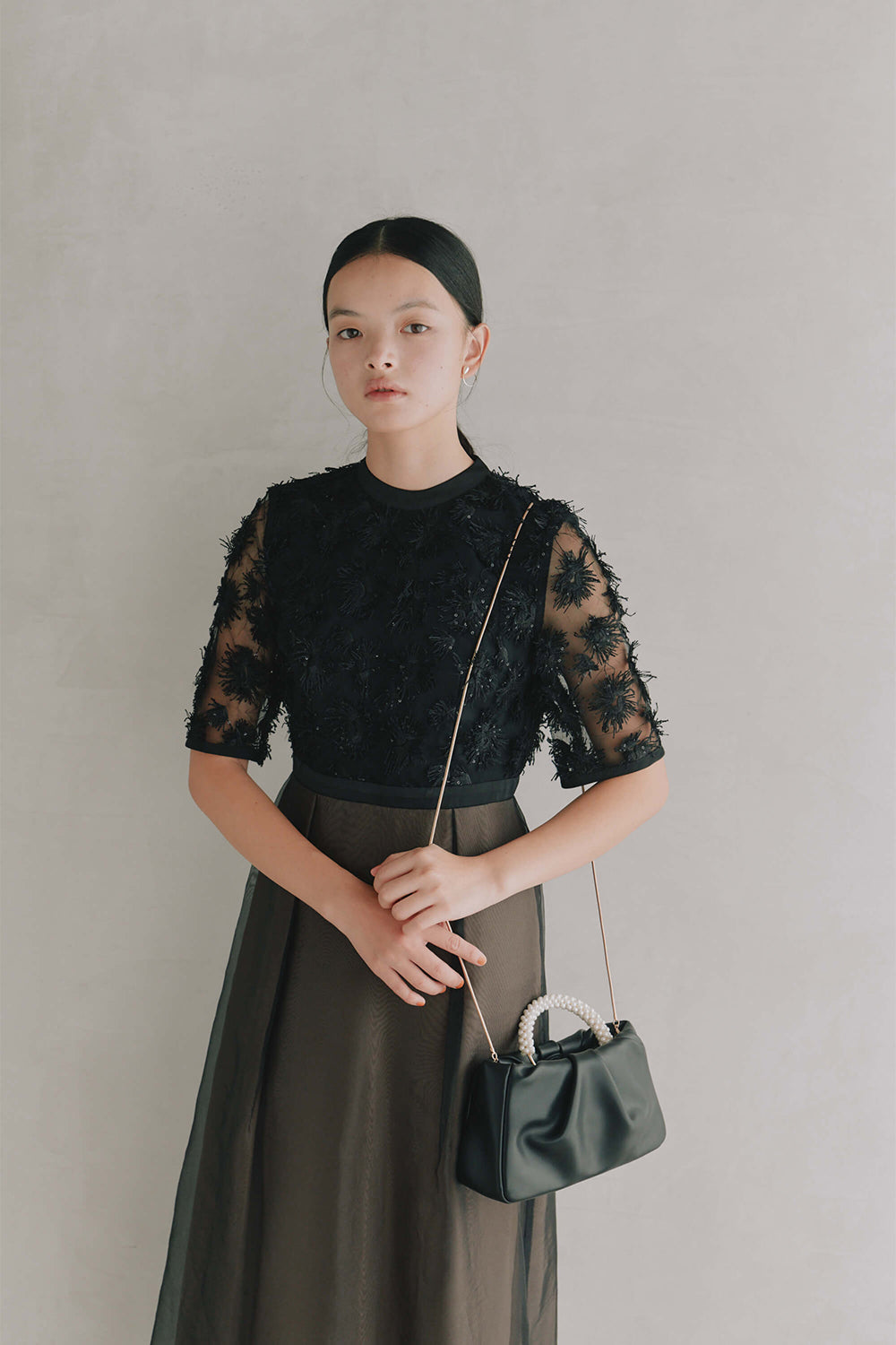 kaene エンブロイダリーミックスドレス / 100889 | モデル身長165cm 着用サイズ36