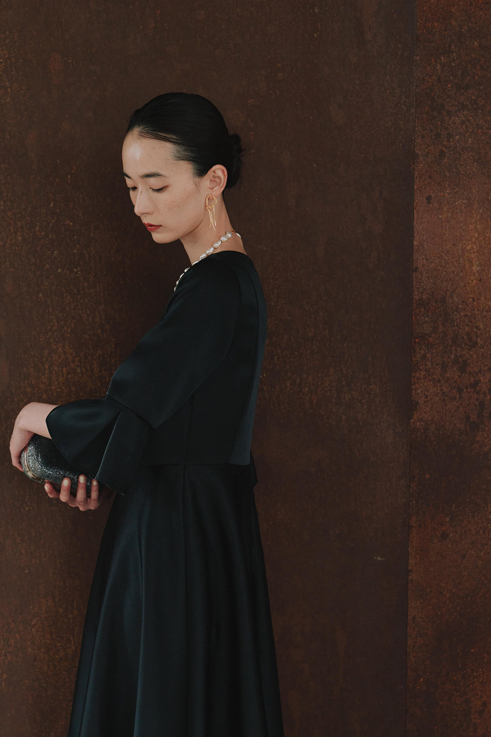 kaene エクラサテンドレス / 101120 | モデル身長172cm 着用サイズM(38)