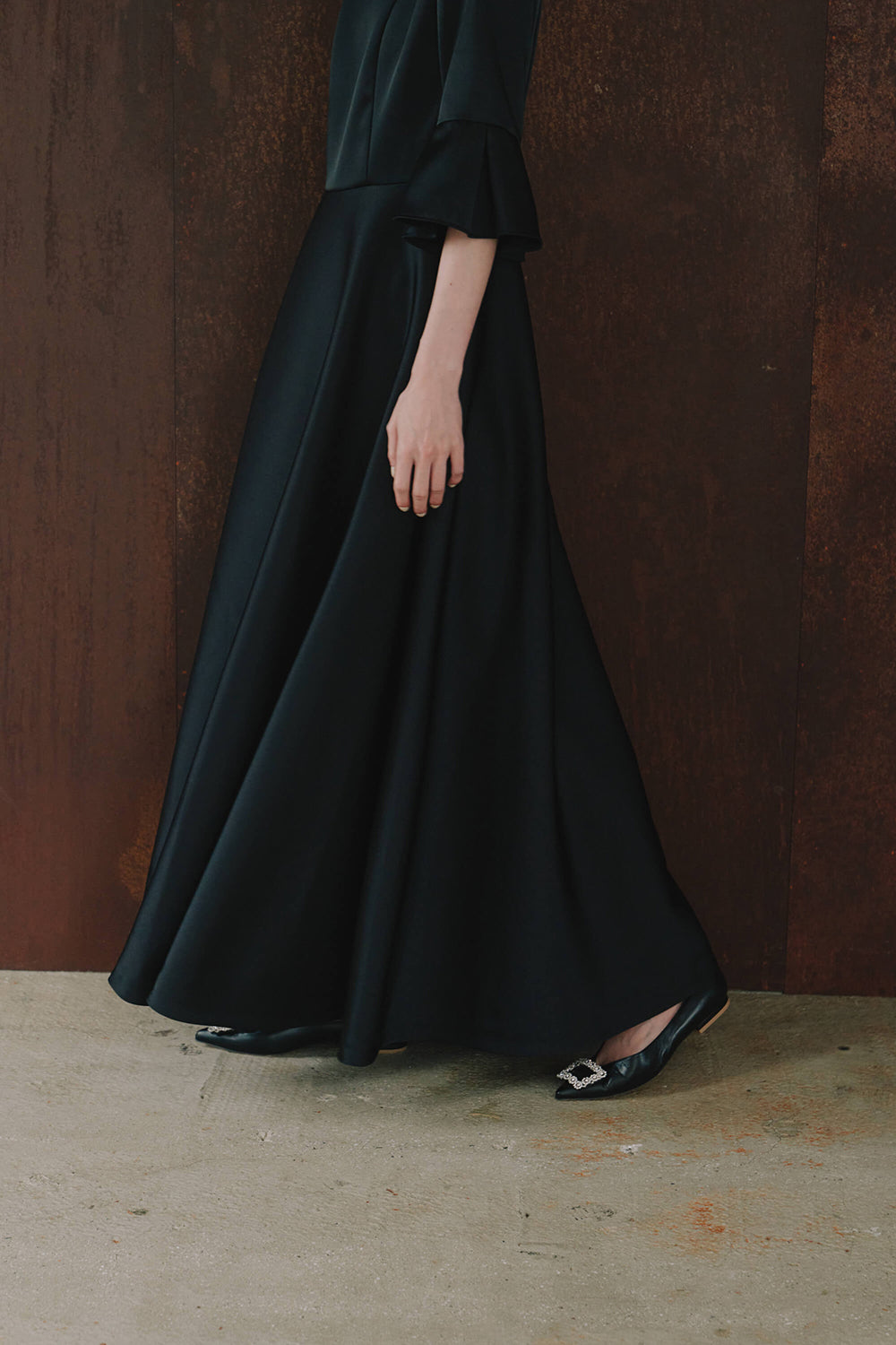 kaene エクラサテンドレス / 101120 | モデル身長172cm 着用サイズM(38) ※サンプル着用。実物は着丈-3cm