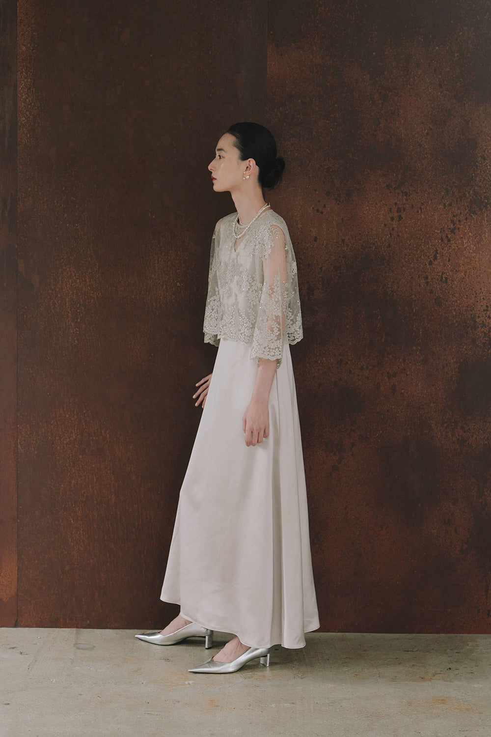 kaene シャイニーレースレイヤードドレス / 101117 | モデル身長172cm 着用サイズM(38) ※greigeサンプル着用。実物は着丈-5cm