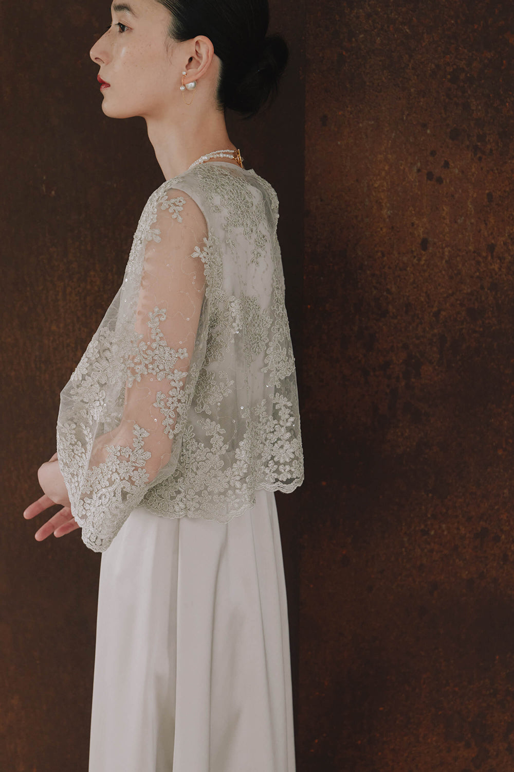 kaene シャイニーレースレイヤードドレス / 101117 | モデル身長172cm 着用サイズM(38) ※greige着用