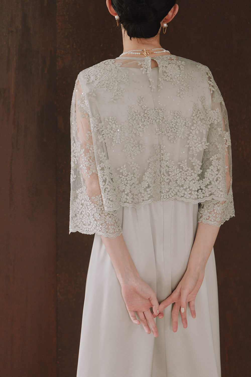 kaene シャイニーレースレイヤードドレス / 101117 | モデル身長172cm 着用サイズM(38) ※greige着用