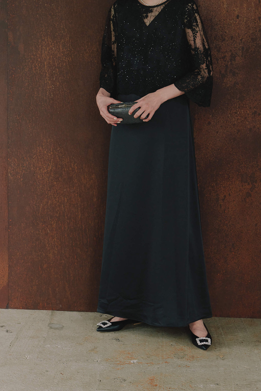 kaene シャイニーレースレイヤードドレス / 101117 | モデル身長172cm 着用サイズL(40) ※blackサンプル着用。実物は着丈-7cm