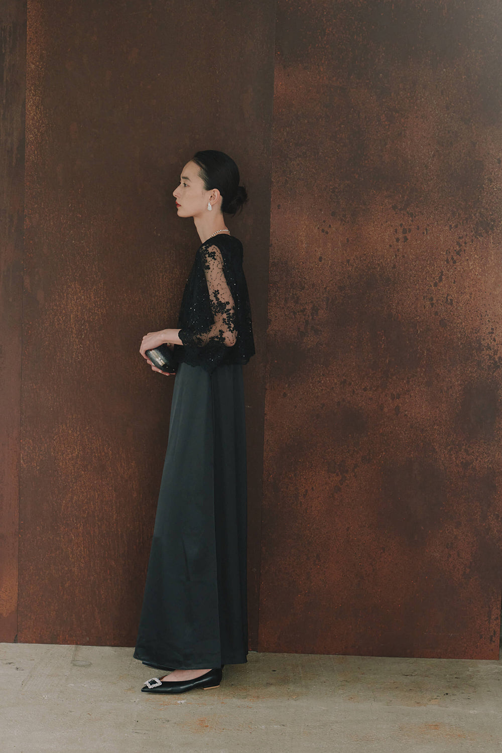 kaene シャイニーレースレイヤードドレス / 101117 | モデル身長172cm 着用サイズL(40) ※blackサンプル着用。実物は着丈-7cm