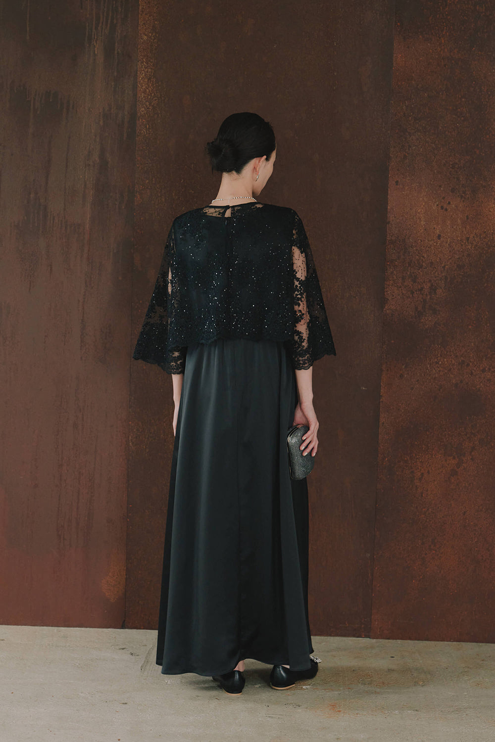 kaene シャイニーレースレイヤードドレス / 101117 | モデル身長172cm 着用サイズL(40) ※blackサンプル着用。実物は着丈-7cm