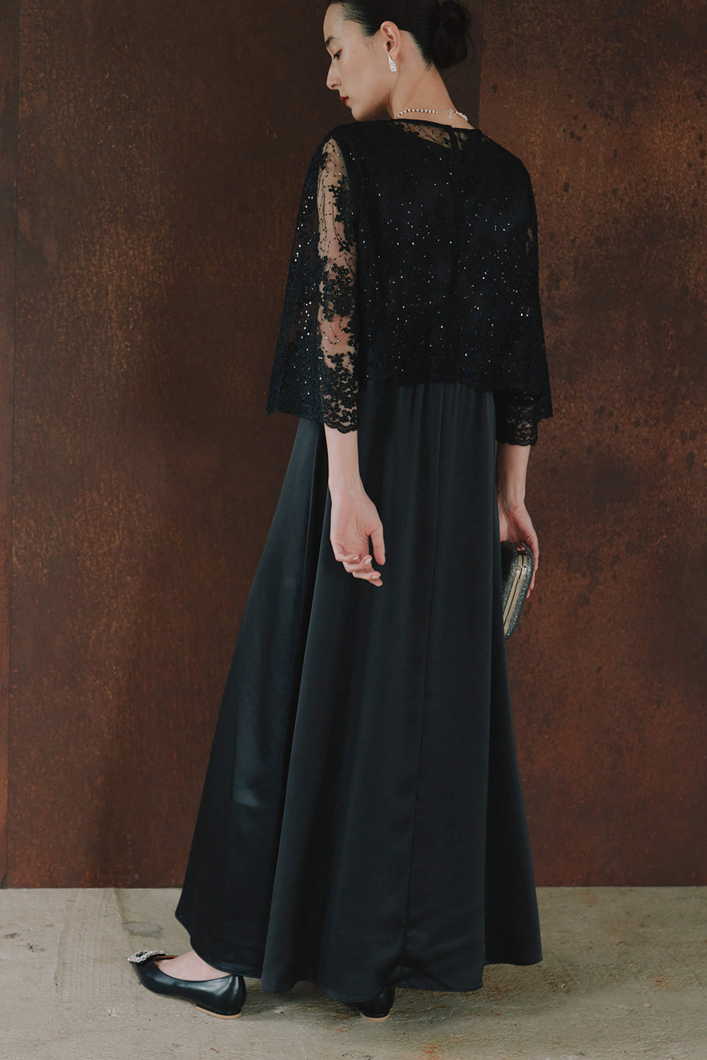 kaene シャイニーレースレイヤードドレス / 101117 | モデル身長172cm 着用サイズL(40) ※blackサンプル着用。実物は着丈-7cm