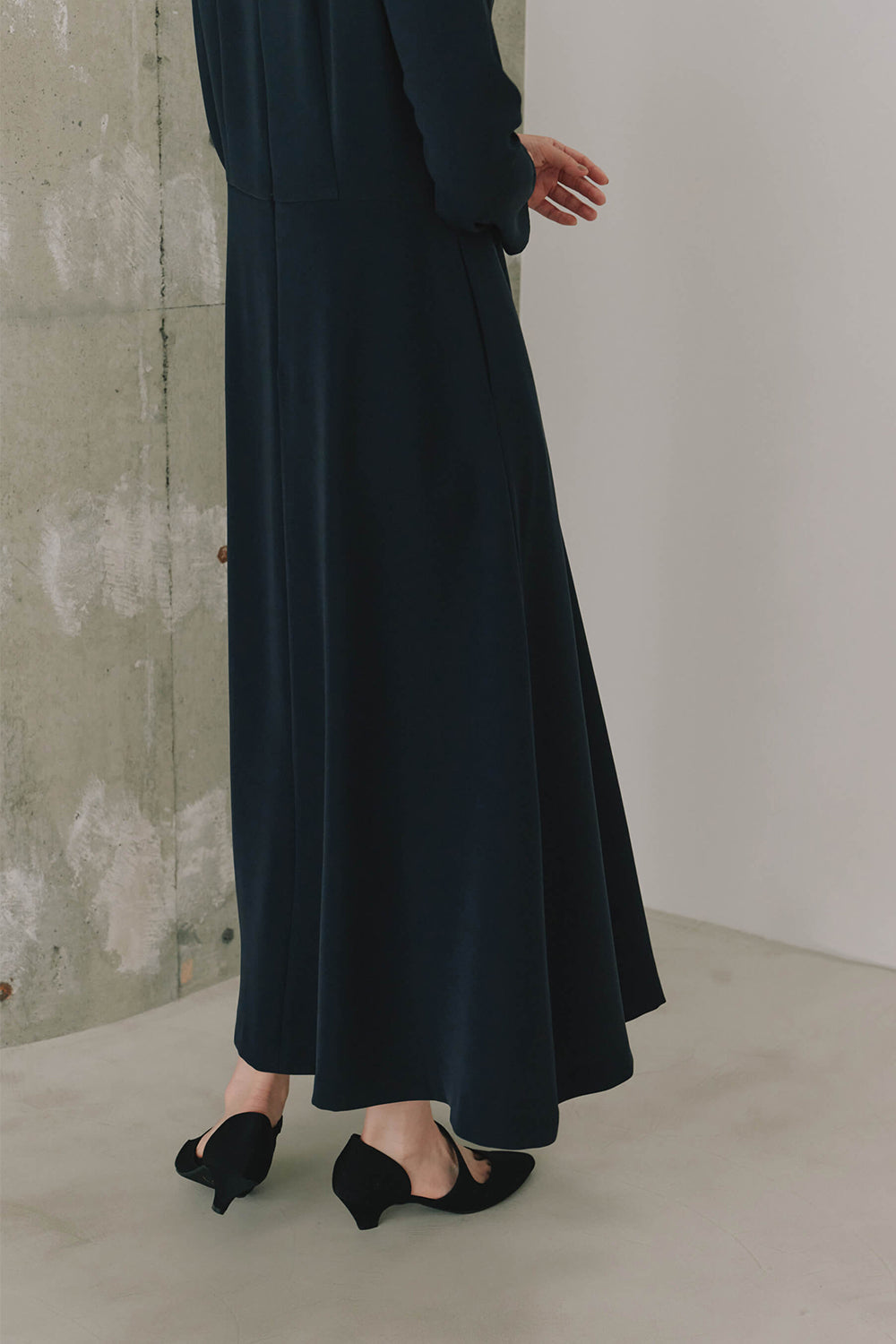 kaene シフォン合わせロングワンピース / 100647 | モデル身長162cm 着用サイズ38 ※navy着用