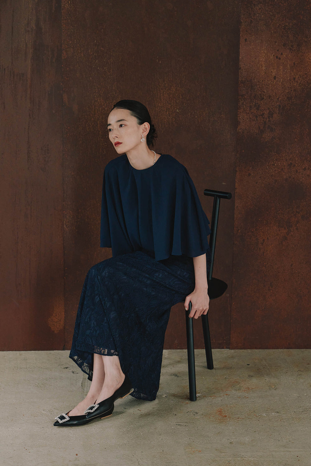 kaene ケープレイヤードドレス / 101118 | モデル身長172cm 着用サイズM(38) ※navyサンプル着用。実物は着丈-5cm