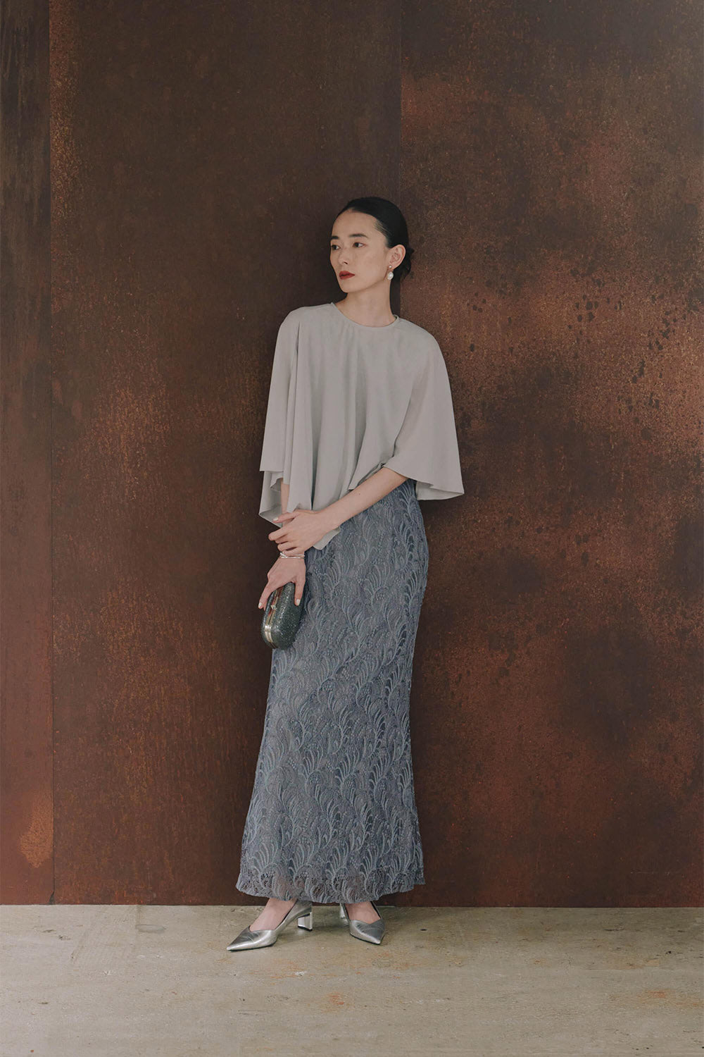 kaene ケープレイヤードドレス / 101118
 | モデル身長172cm 着用サイズL(40) ※bluegrayサンプル着用。実物は着丈-7cm