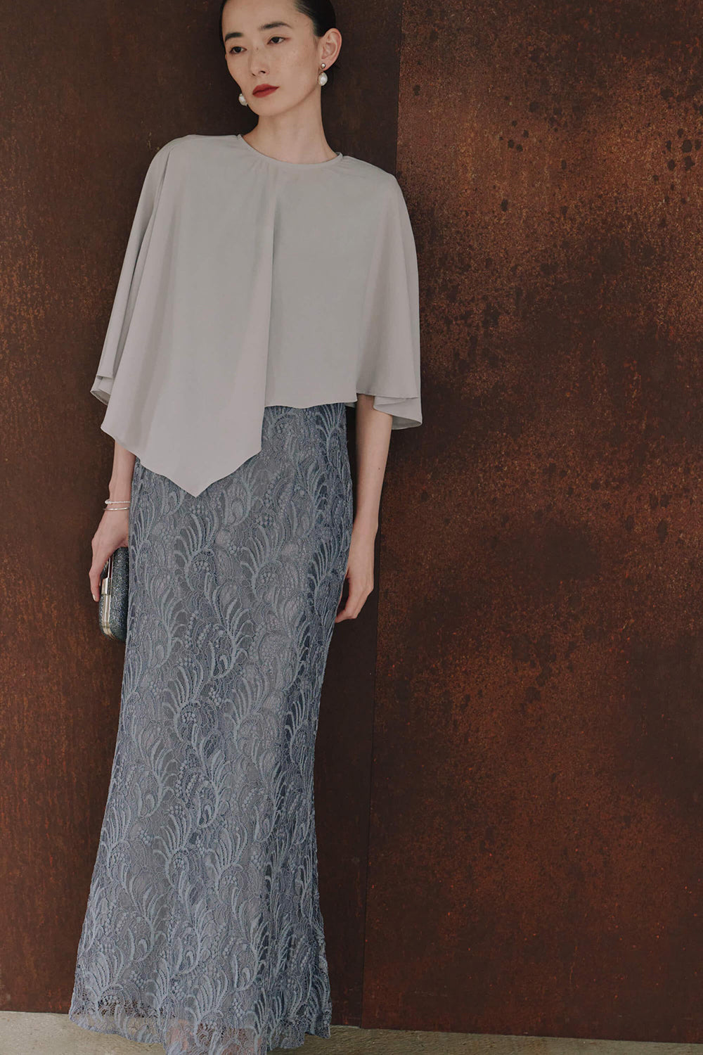 kaene ケープレイヤードドレス / 101118
| モデル身長172cm 着用サイズL(40)