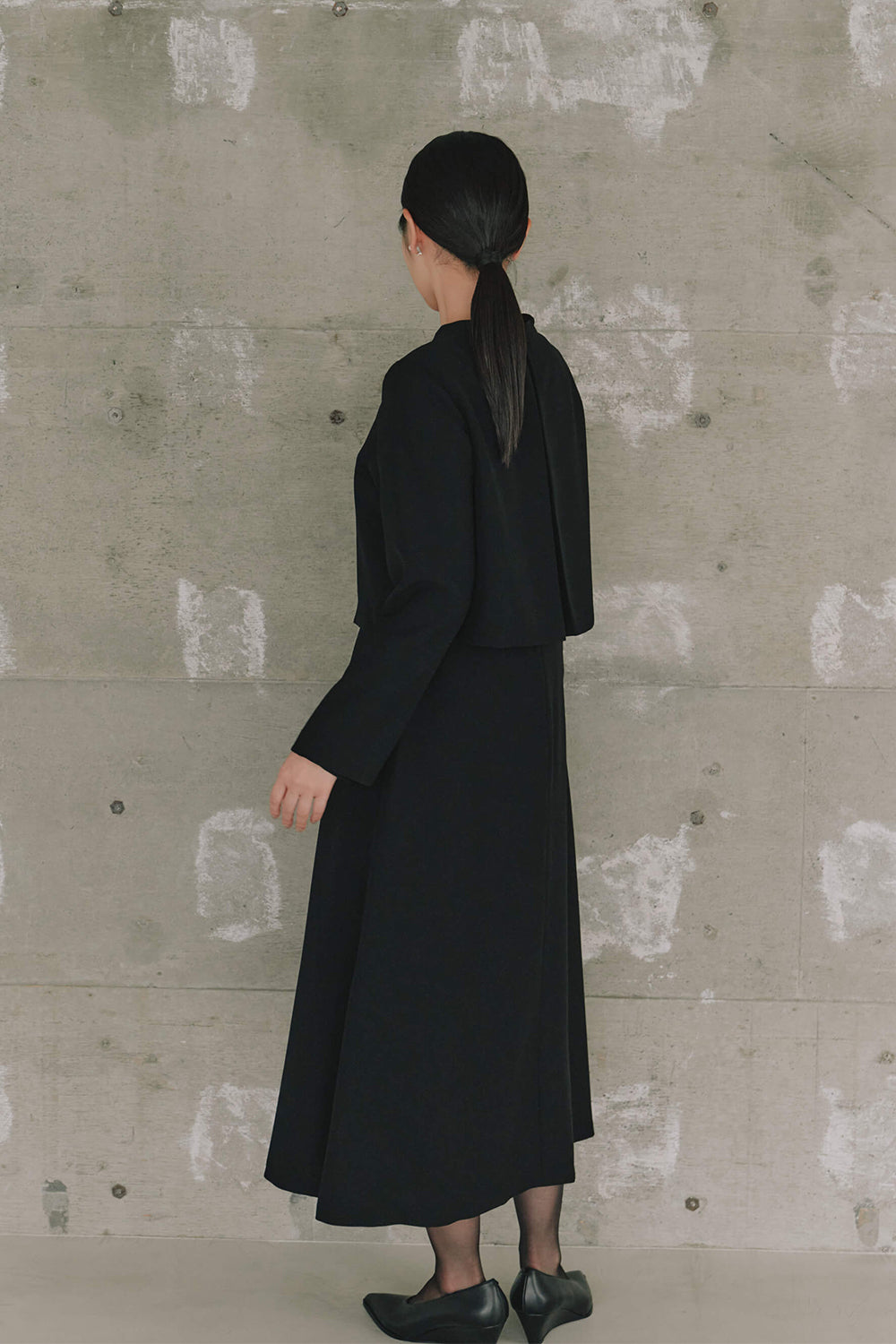 kaene バックタックジャケット / 005347 | モデル身長162cm 着用サイズ38 ※シンプルロングスリーブワンピース(100610)着用