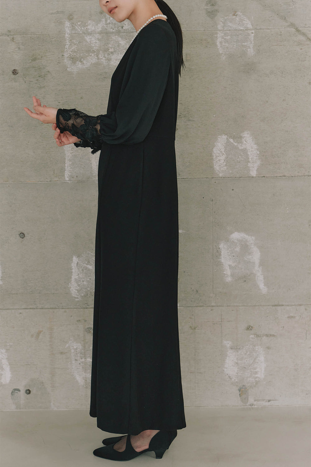 kaene エンブロイダリースリーブドレス / 100905 | モデル身長162cm 着用サイズS(36)