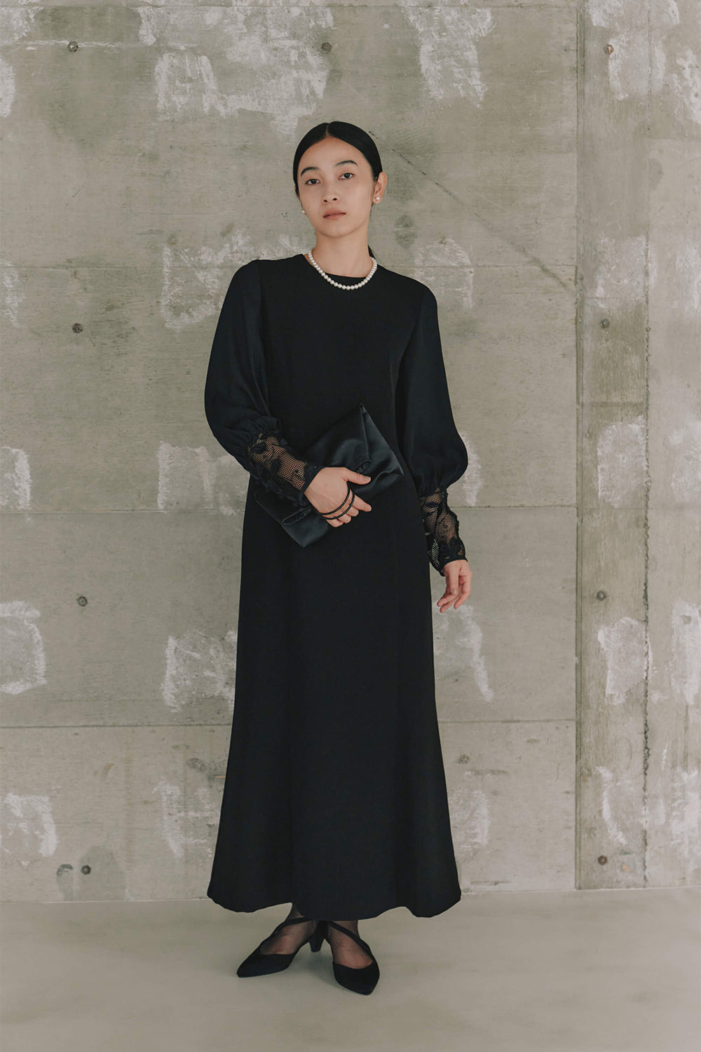 kaene エンブロイダリースリーブドレス / 100905 | モデル身長162cm 着用サイズS(36)