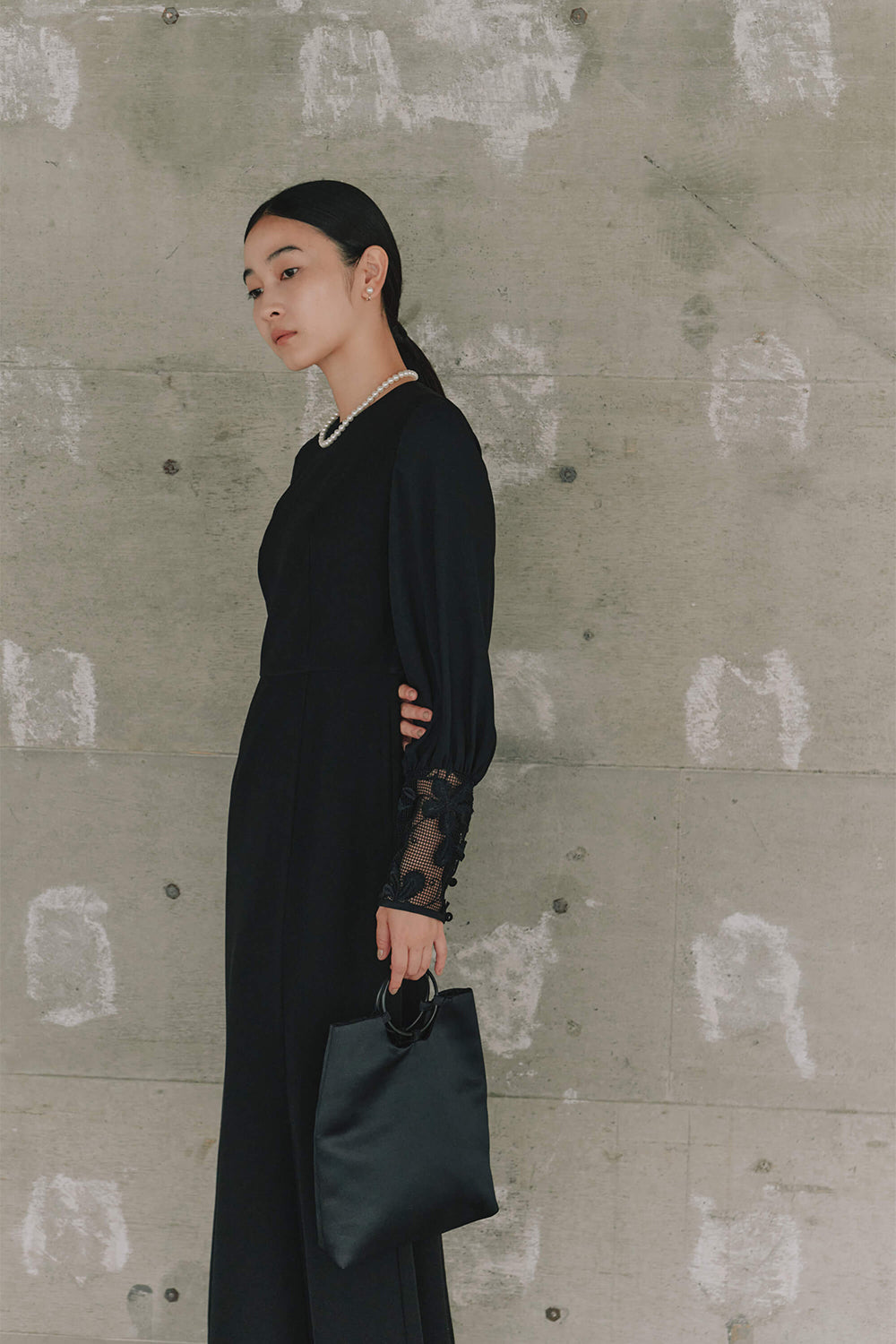 kaene エンブロイダリースリーブドレス / 100905 | モデル身長162cm 着用サイズS(36)