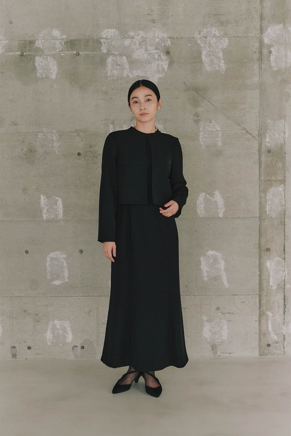 kaene エンブロイダリースリーブドレス / 100905 | モデル身長162cm 着用サイズS(36)※005347ジャケット(36)着用