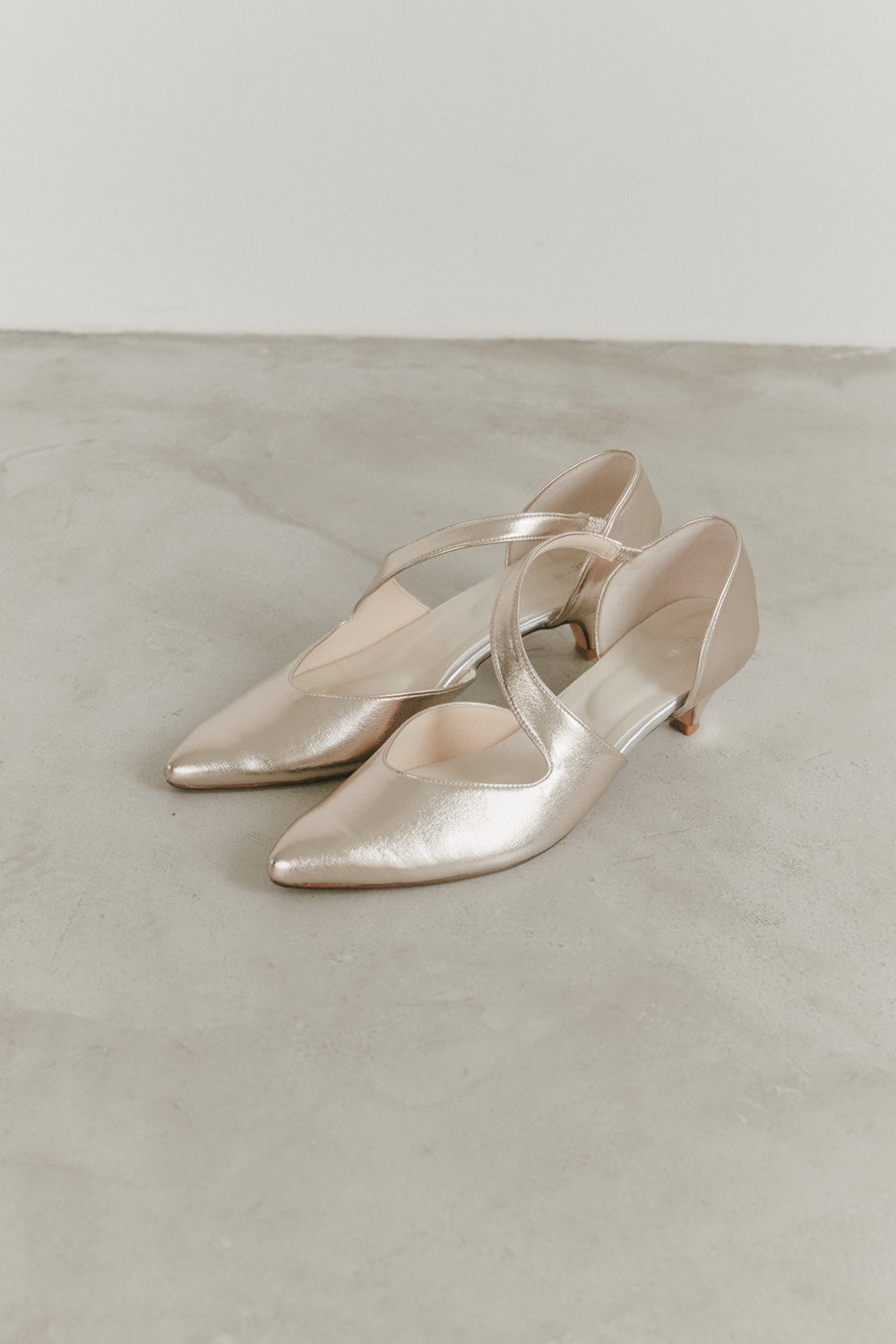 kaene アシメストラップパンプス / 050018 | pink