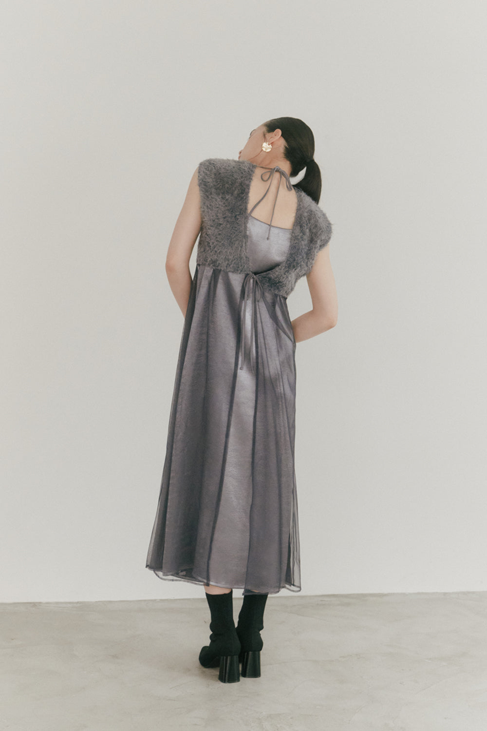 kaene 2wayエプロンドレス / 100975 | モデル身長163cm 着用サイズ36