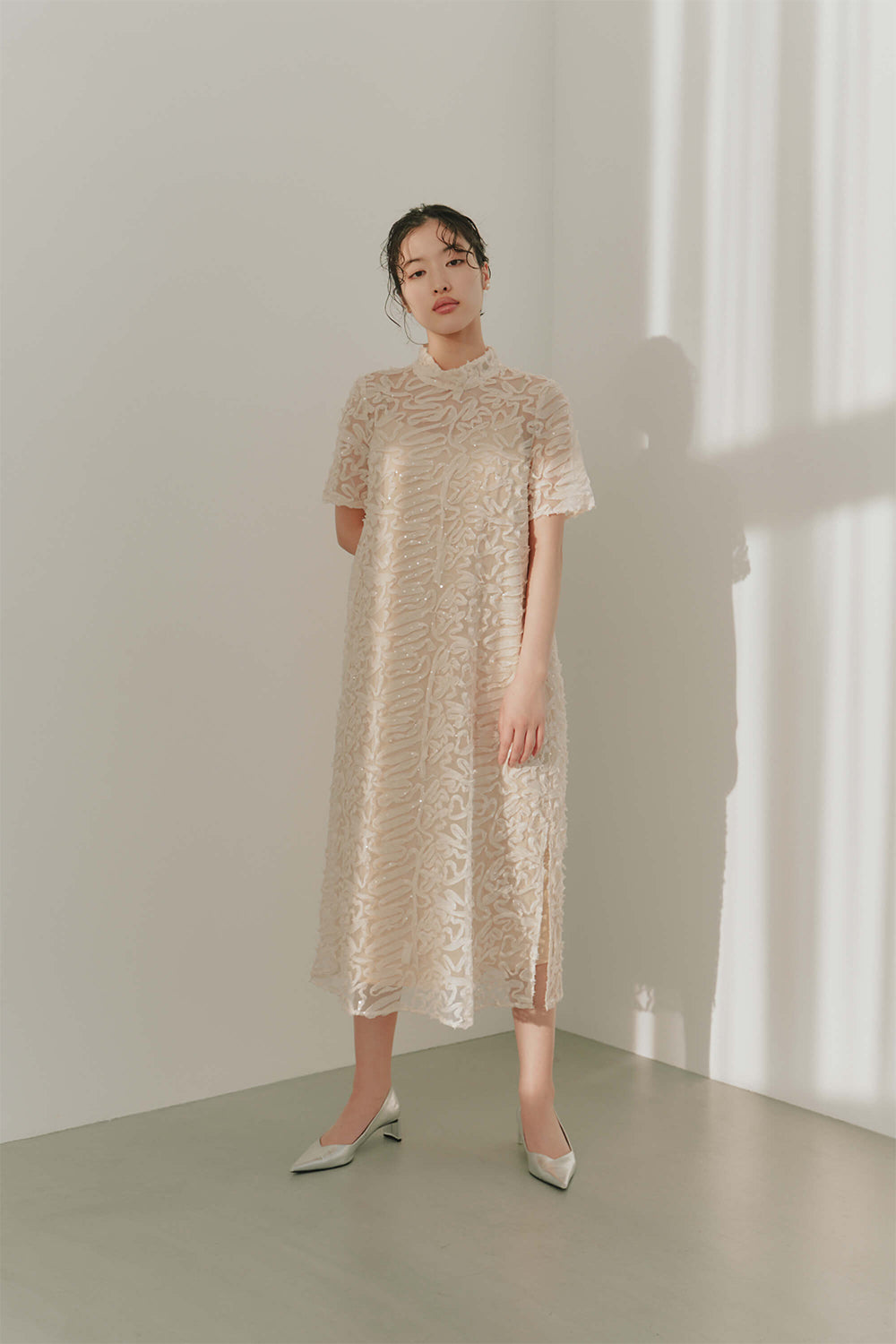 kaene テープエンブロイダリースパンコールドレス / 101051 | モデル身長166cm 着用サイズ36