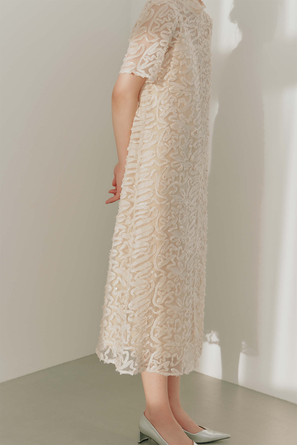 kaene テープエンブロイダリースパンコールドレス / 101051 | モデル身長166cm 着用サイズ36