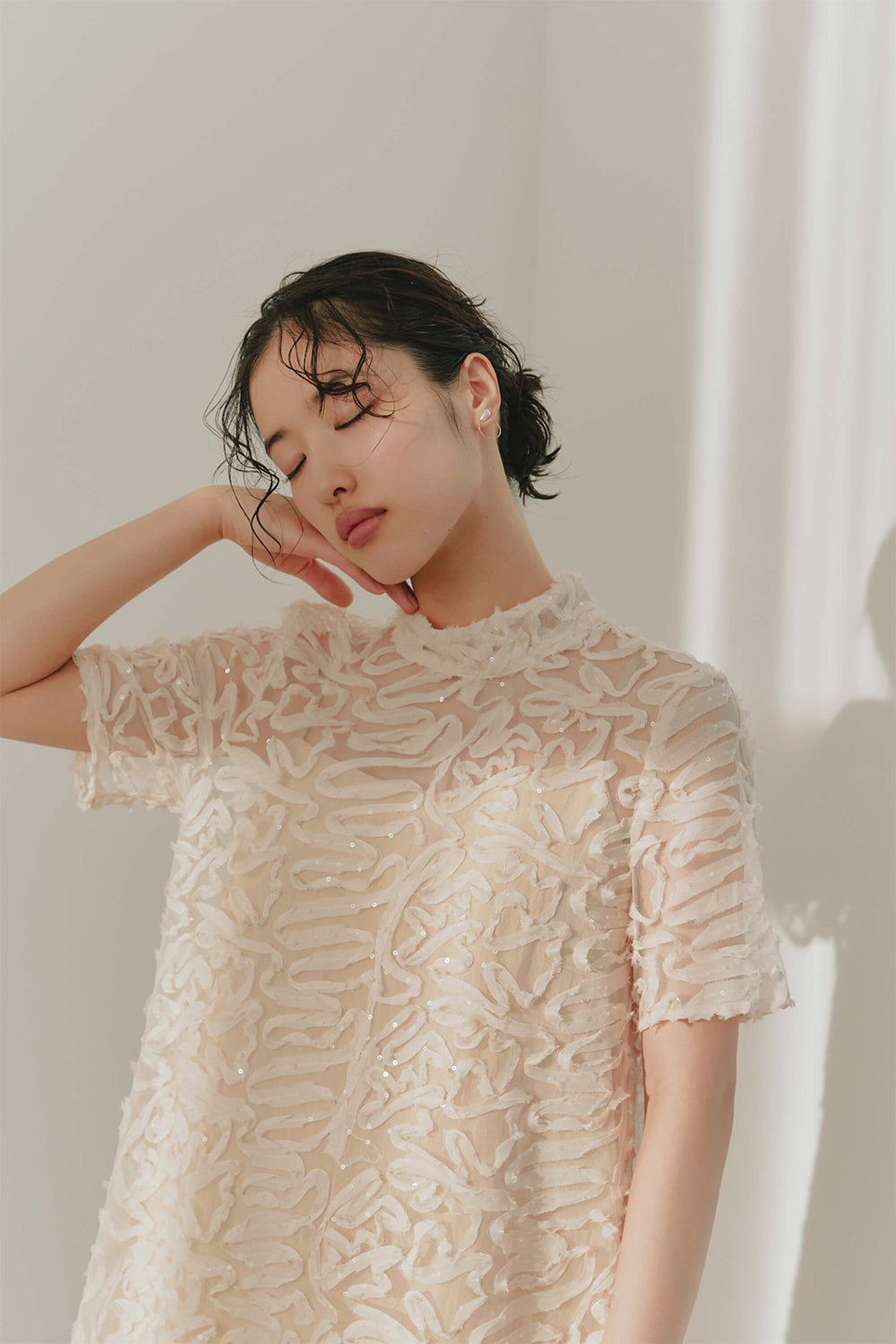 kaene テープエンブロイダリースパンコールドレス / 101051 | モデル身長166cm 着用サイズ36