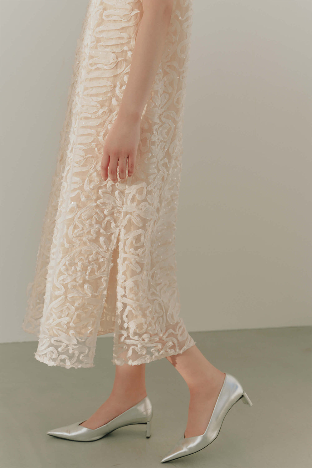 kaene テープエンブロイダリースパンコールドレス / 101051 | モデル身長166cm 着用サイズ36