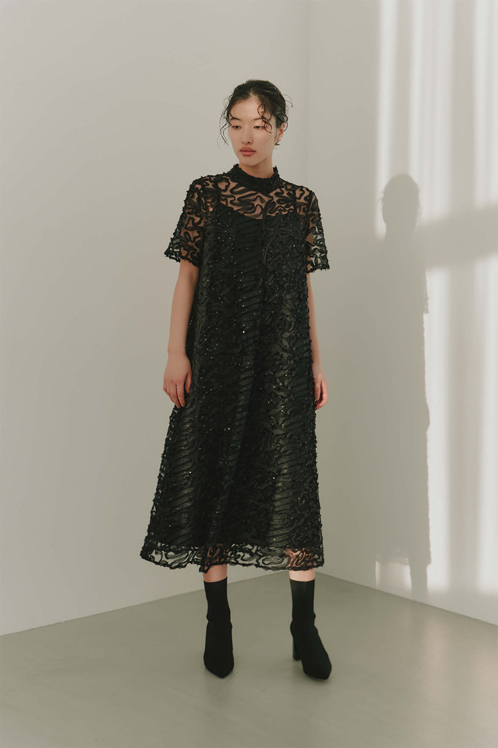 kaene テープエンブロイダリースパンコールドレス / 101051 | モデル身長166cm 着用サイズ38