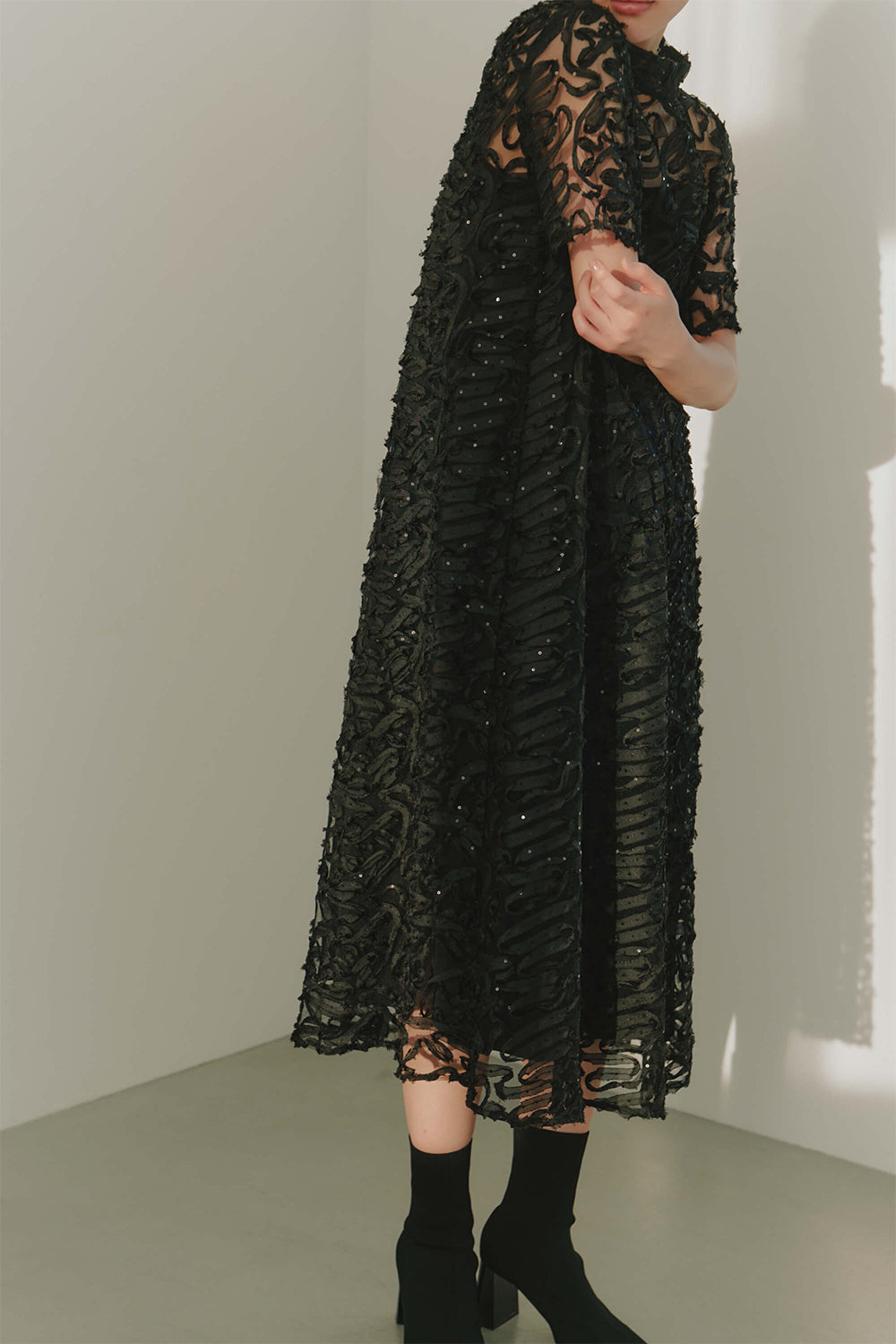 kaene テープエンブロイダリースパンコールドレス / 101051 | モデル身長166cm 着用サイズ38