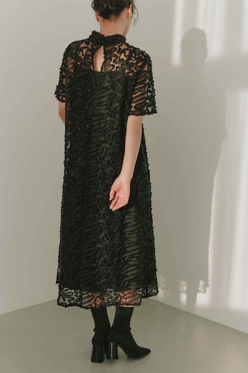 kaene テープエンブロイダリースパンコールドレス / 101051 | モデル身長166cm 着用サイズ38