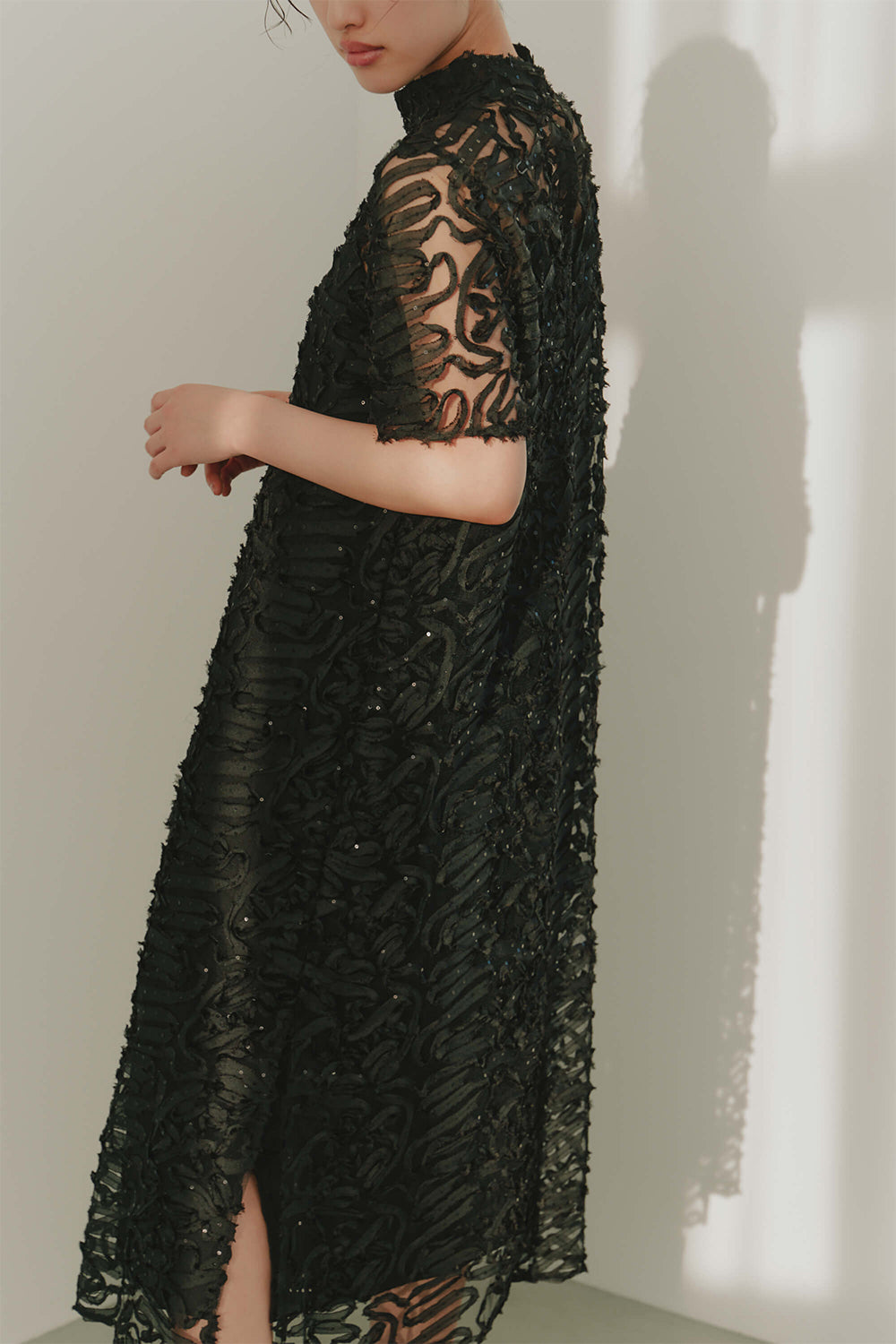 kaene テープエンブロイダリースパンコールドレス / 101051 | モデル身長166cm 着用サイズ38