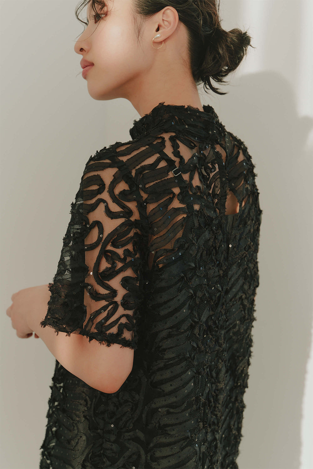 kaene テープエンブロイダリースパンコールドレス / 101051 | モデル身長166cm 着用サイズ38