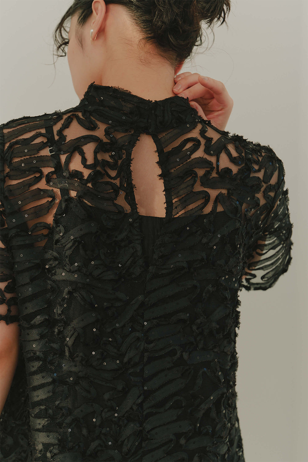 kaene テープエンブロイダリースパンコールドレス / 101051 | モデル身長166cm 着用サイズ38