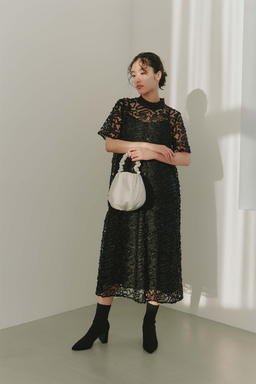 kaene テープエンブロイダリースパンコールドレス / 101051 | モデル身長166cm 着用サイズ38