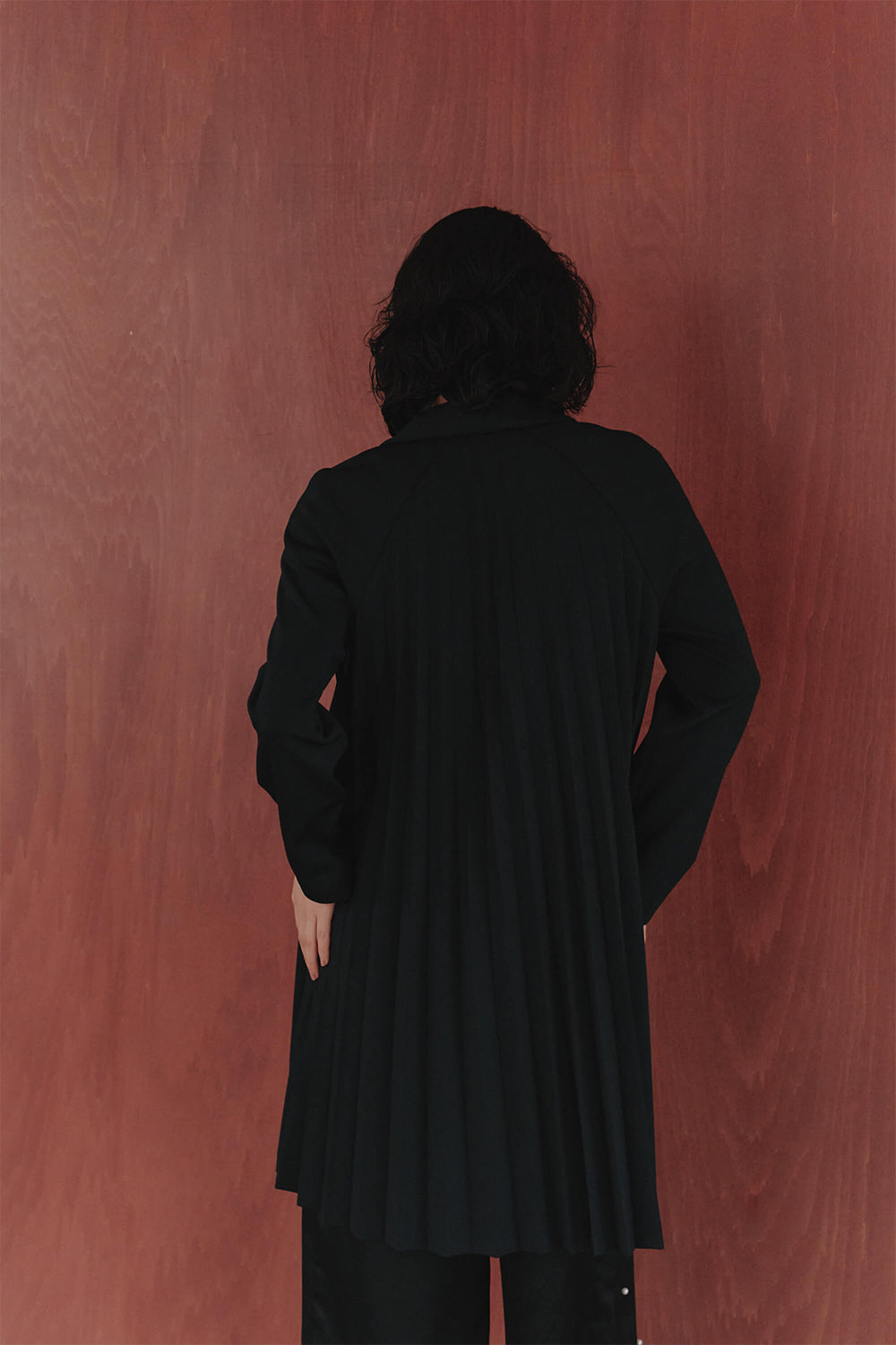 kaene バックプリーツコート / 004074 | モデル身長166cm 着用サイズFREE